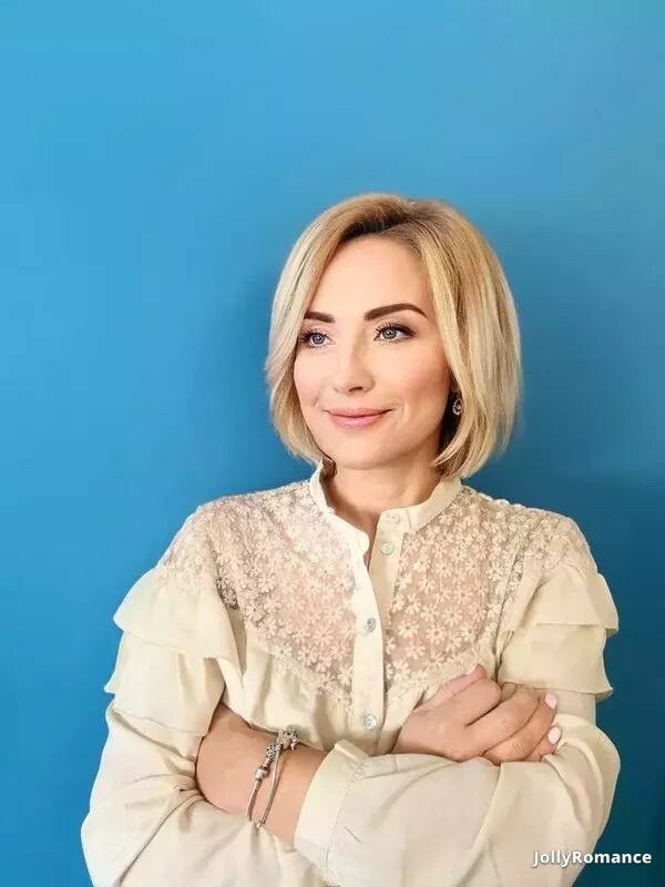 Valentina, 48