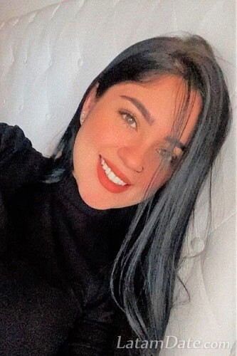 Daniela, 26