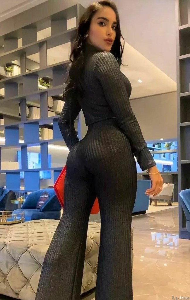 Andrea, 25