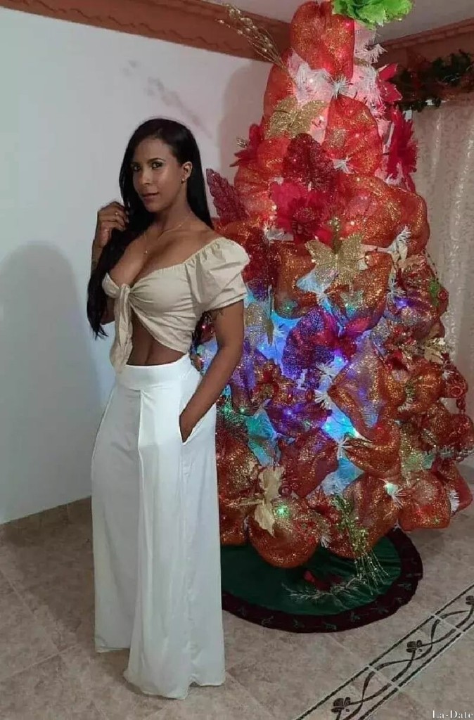 Manuela, 32