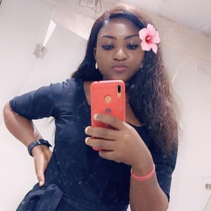 SarahShops02, 19