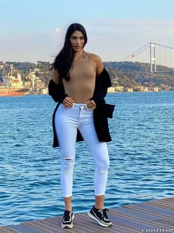 Paula, 22
