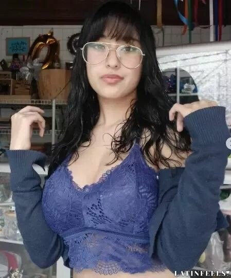 Nicole, 21