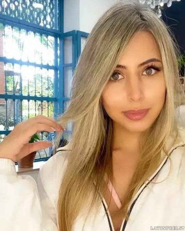 Aura, 24