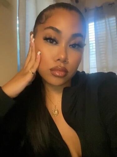 Ameerah, 21