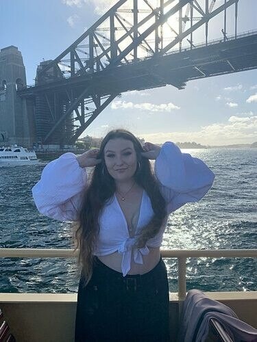 Stephanie, 18