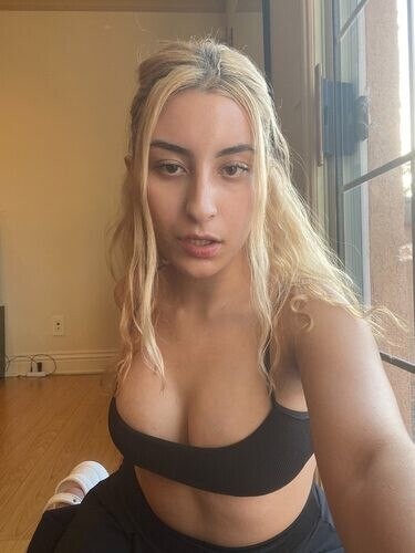 Reeann, 22