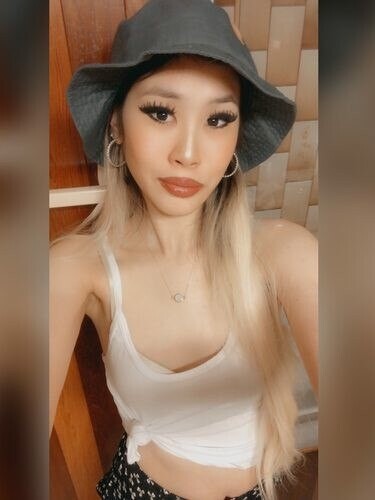 Kat, 28