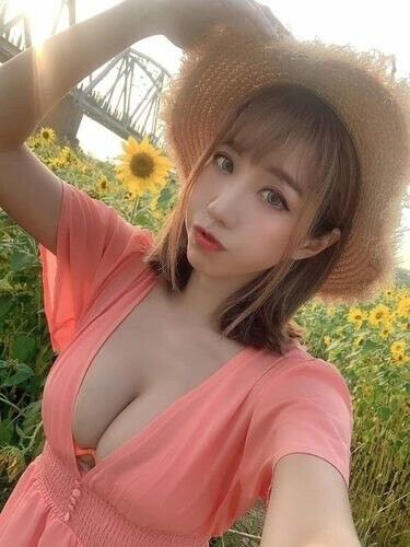 Sensualxkitten16, 21