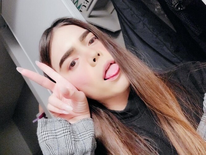 OutgoingWoman, 28