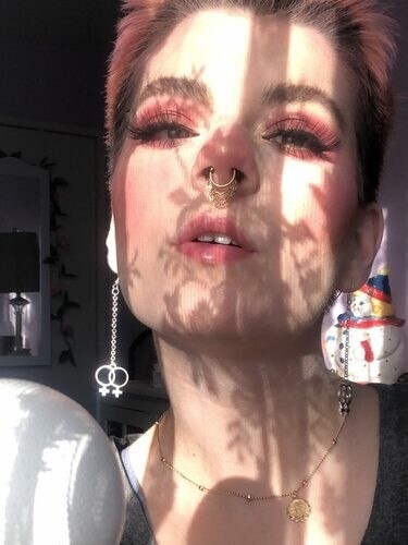 Sissy Selina, 22