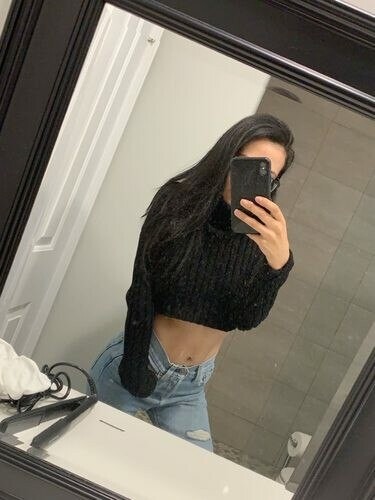 Mia, 25