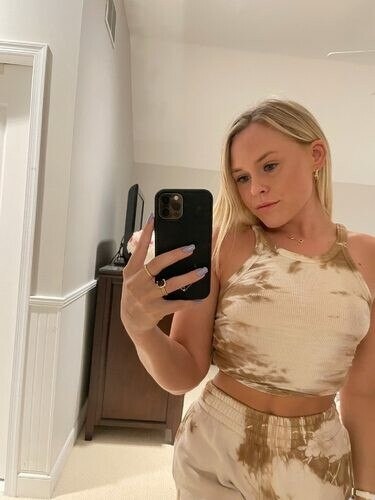 Fiona, 21