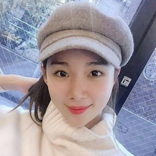 Yourqueenbee1898, 25