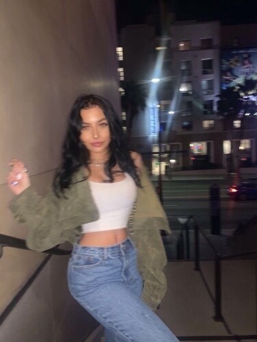 Stephanie, 22
