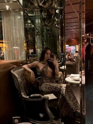 Zee, 26