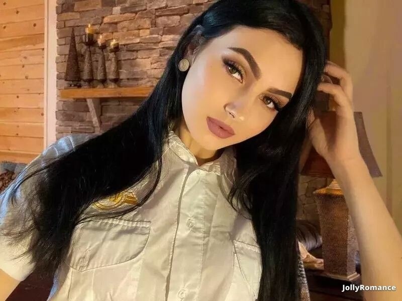 Olena, 19