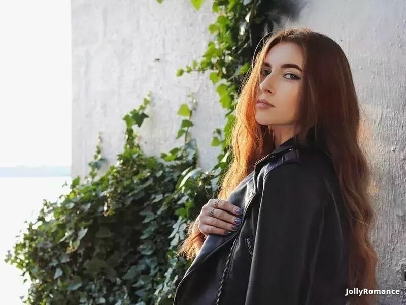 Valentina, 22