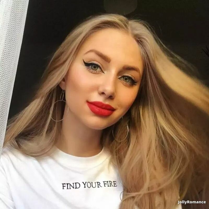 Valeriia, 23
