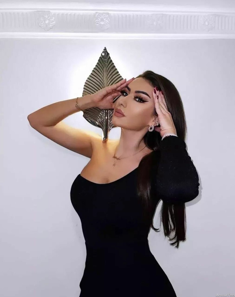 Yana, 31