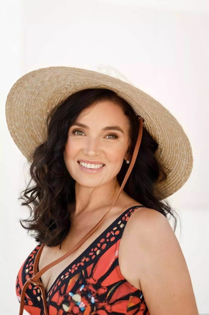 Yana, 51