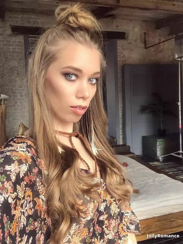 Veronica Profile image 3