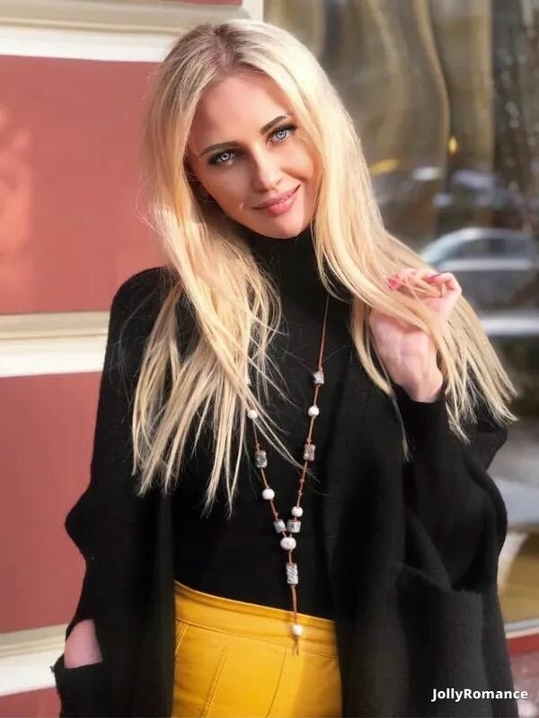 Alina, 43