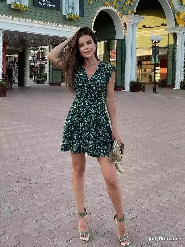 Ekaterina, 33