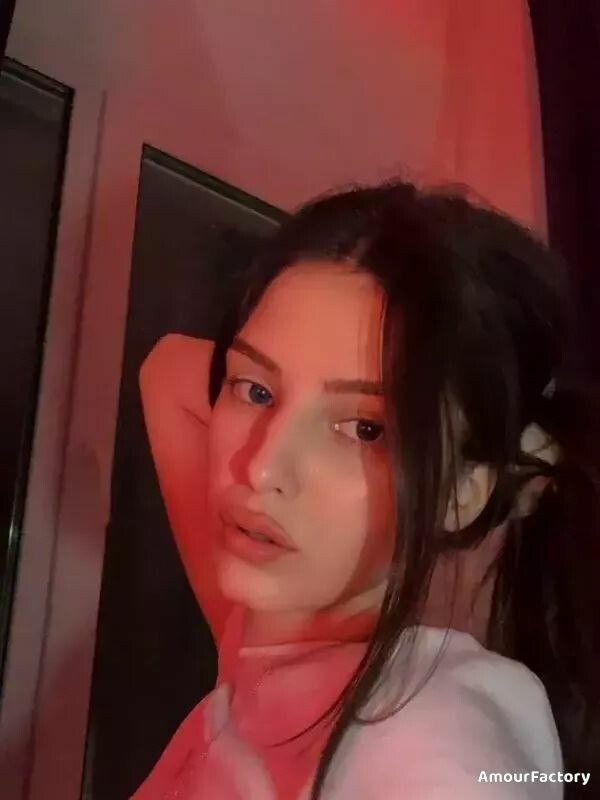 Yana, 18