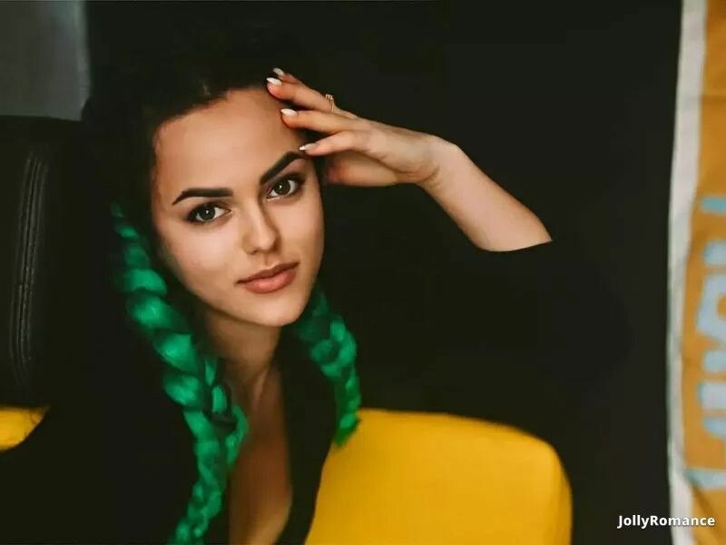 Anna, 24